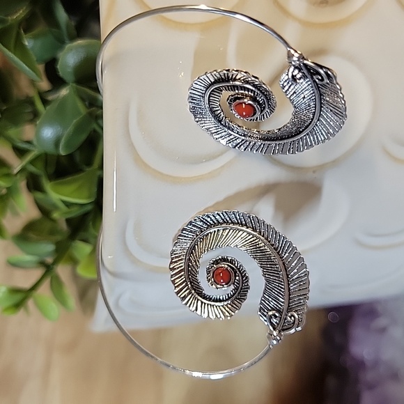 Gypsy Feather Threader Hoop Earrings, red - Picture 7 of 7